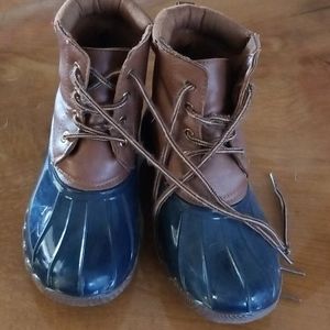 Yokids size 4 winter boots.